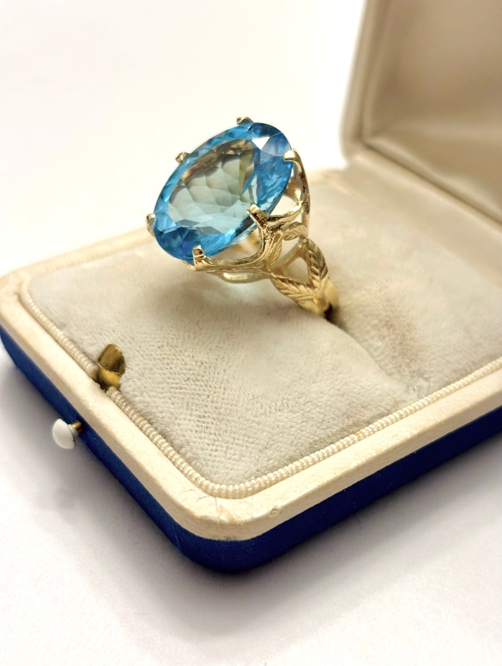 14k Gold Topaz Vintage Cocktail Ring- Size 6